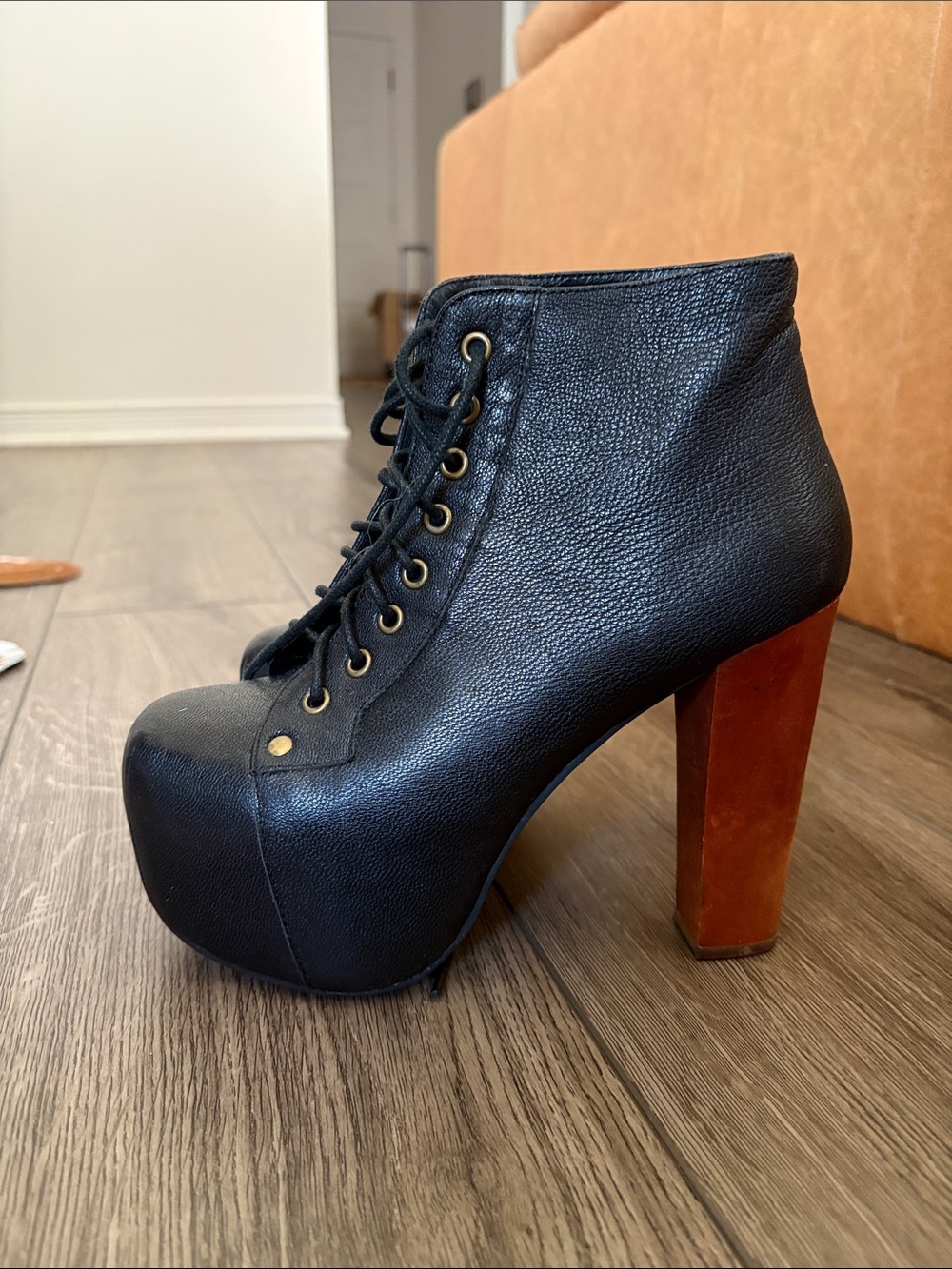 Jeffrey Campbell Litas